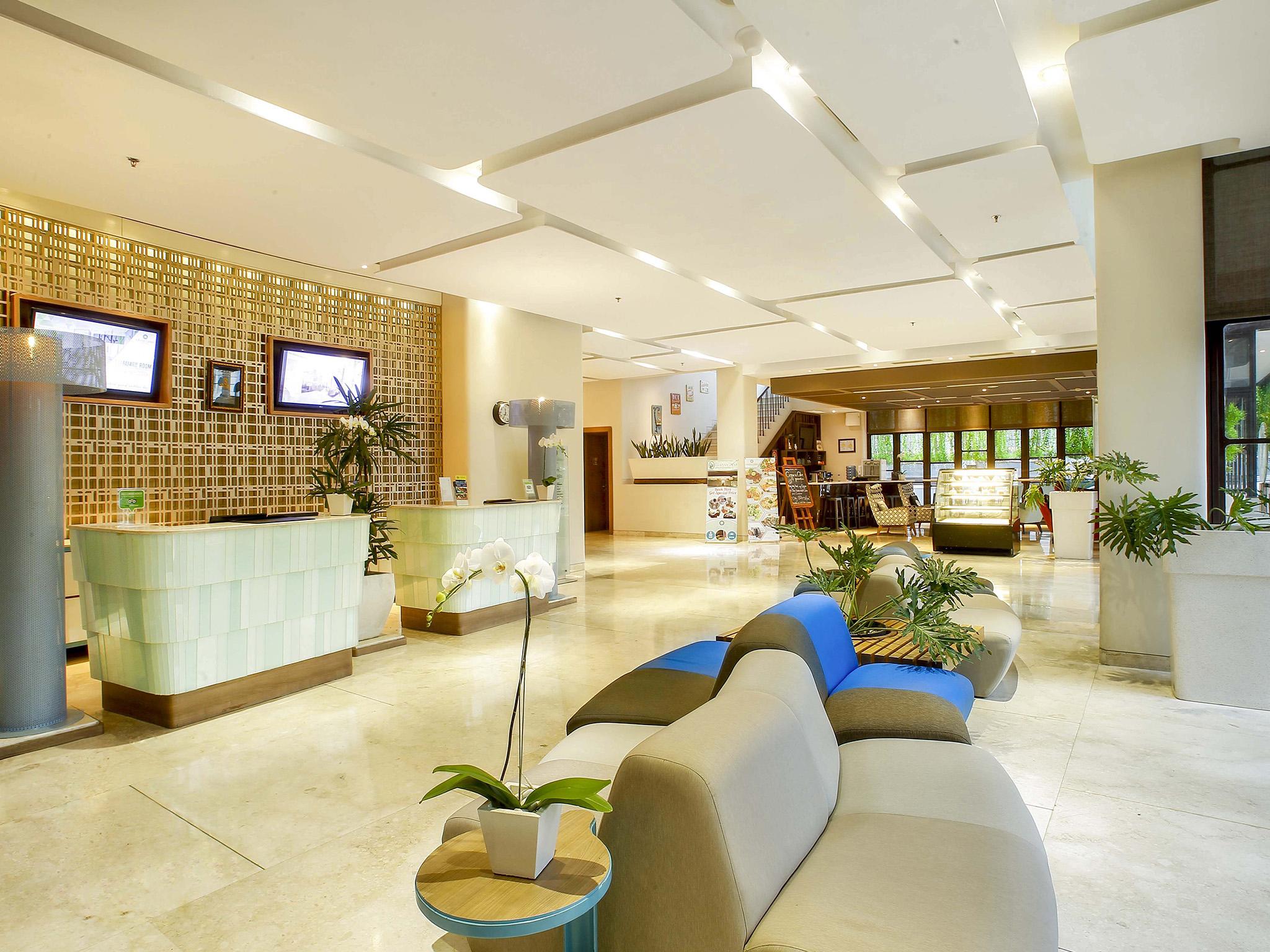 Grand Livio Kuta Hotel Legian Exterior foto