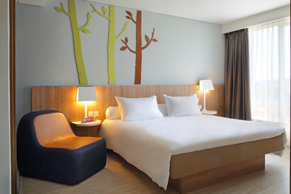 Grand Livio Kuta Hotel Legian Habitación foto